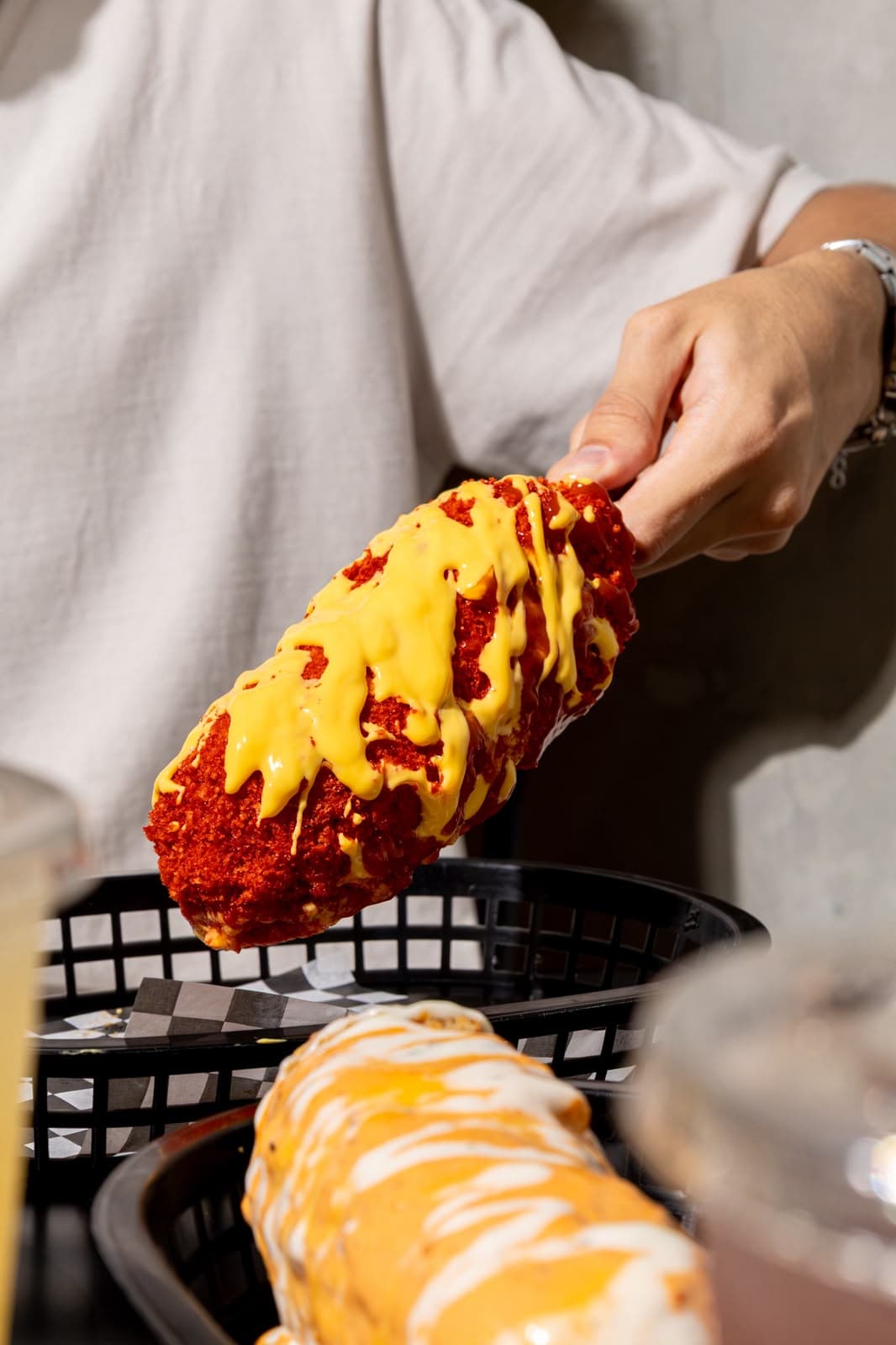 Super Cheesy con queso amarillo y Cheetos